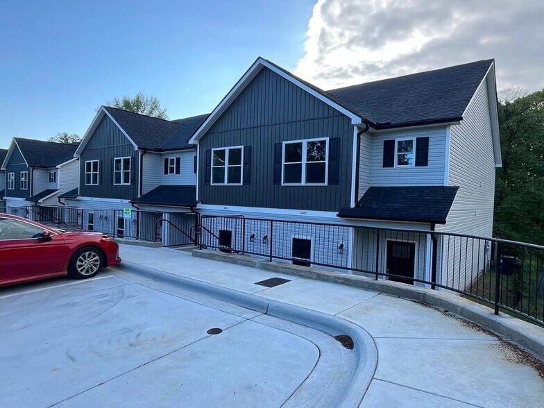 Building Photo - 1040 McLain Rd