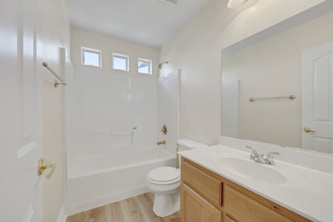 Building Photo - Gorgeous home with new flooring throughout and a Community Pool!