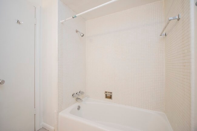 Building Photo - 1741 Commonwealth St