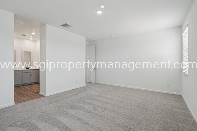 Building Photo - 18259 La Senda Dr W