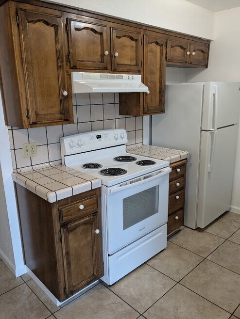 Building Photo - 395 W Holland Ave