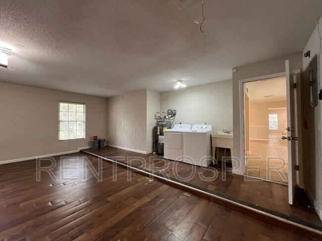 Building Photo - 360 Vincent Dr