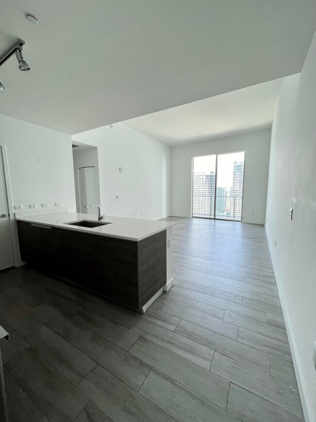 Building Photo - 1100 S Miami Ave