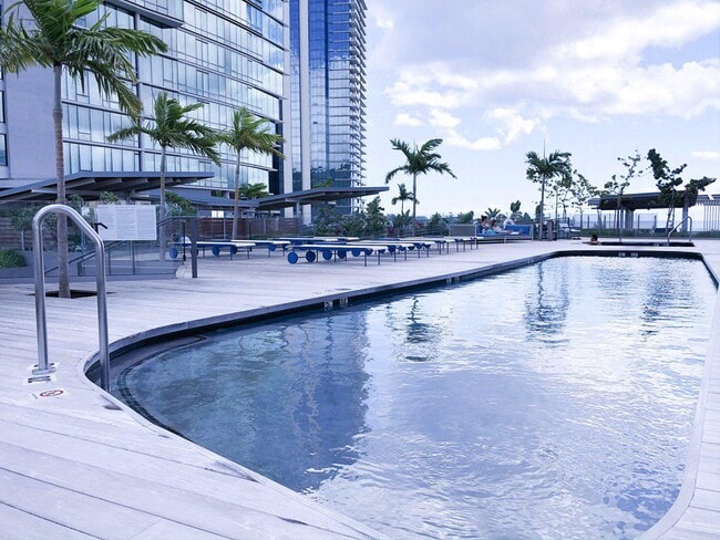 Building Photo - 1001 Queen St