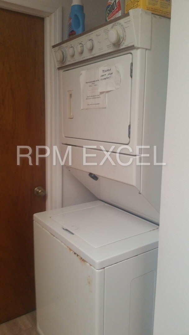 Building Photo - Room for Rent in Sarasota