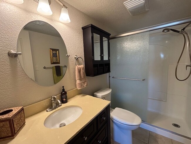 Building Photo - 2 Bedroom - 2 Bath Condo