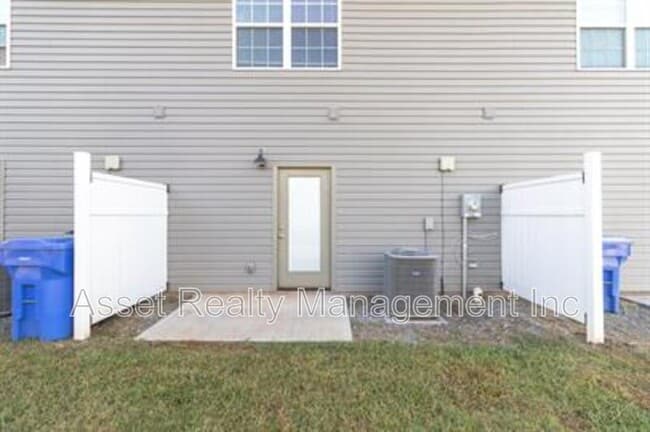Building Photo - 932 Warrior Hill Dr