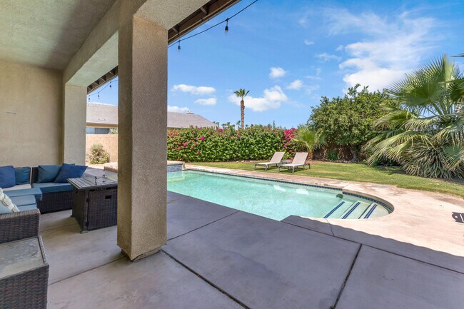 Building Photo - 47383 Bahama Ct