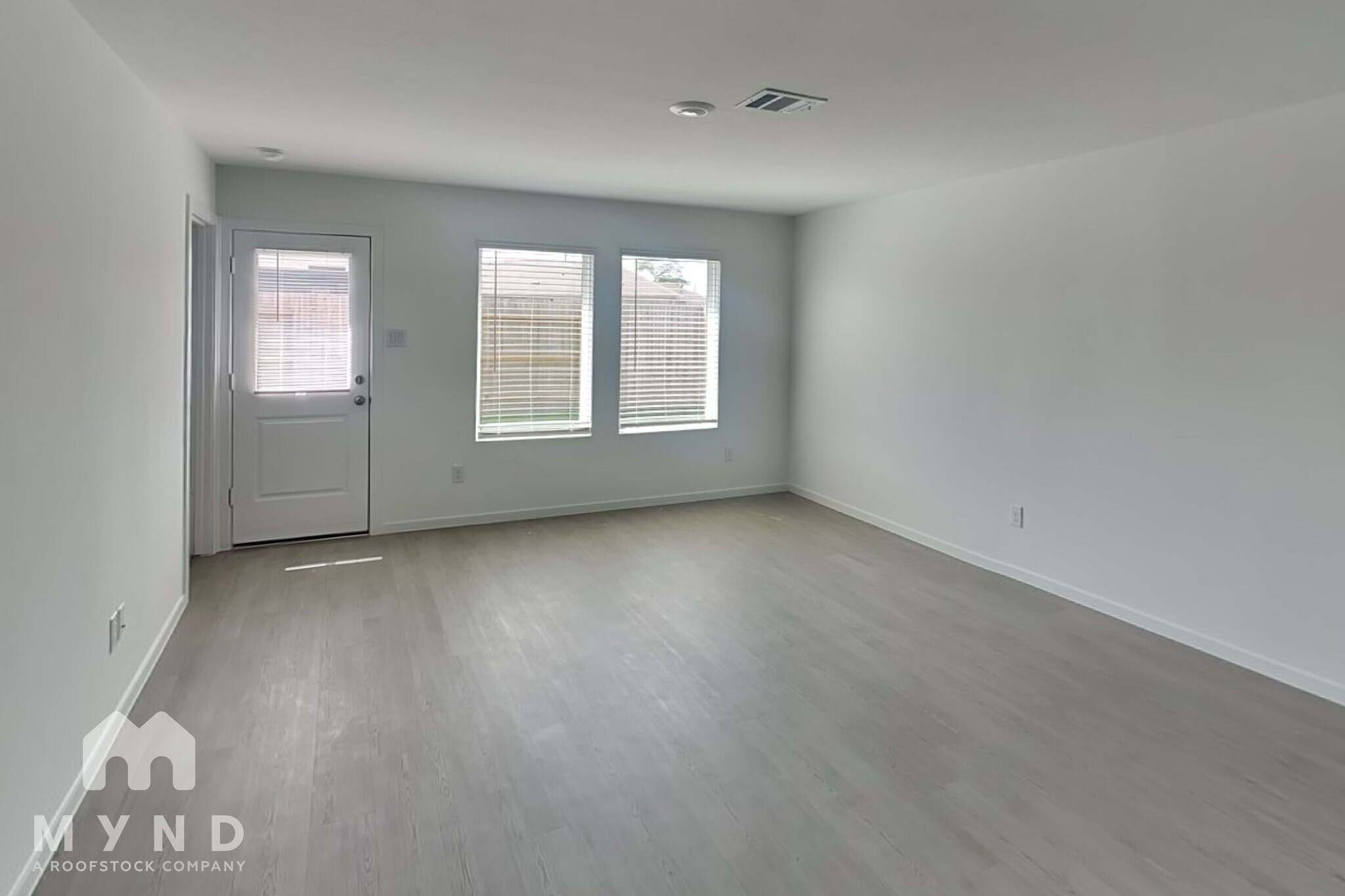 Building Photo - 914 Lago Laceno Ln