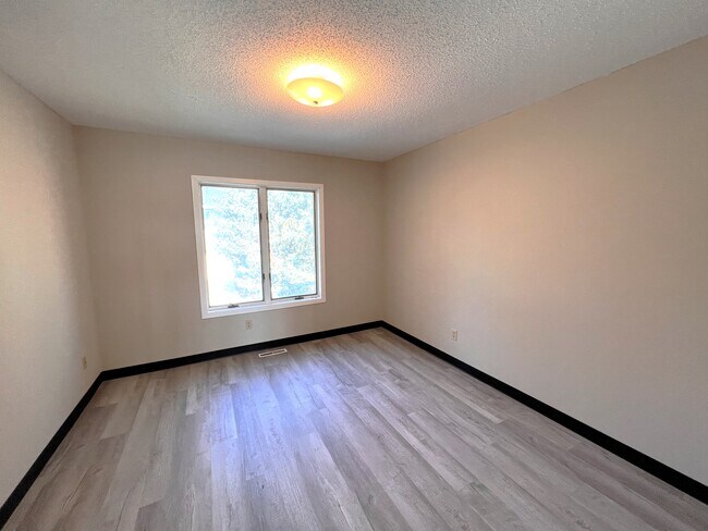 Building Photo - 924 23rd Ave
