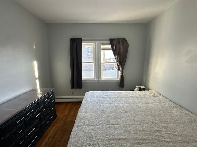 Building Photo - 332 Main St