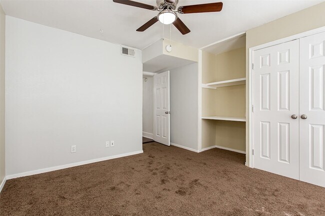 Building Photo - 5904 Sandhurst Ln