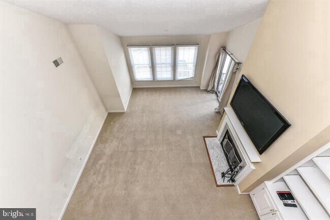 Building Photo - 12010 Ridge Knoll Dr