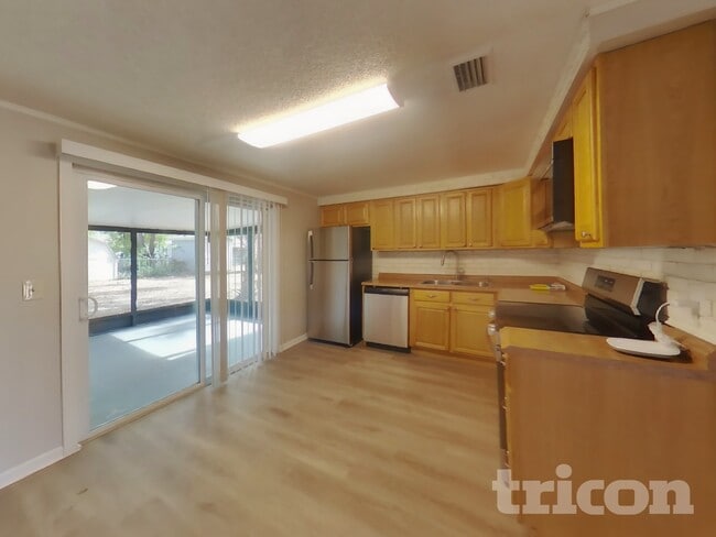 Building Photo - 907 Briarcliff Dr