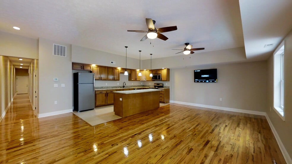 Primary Photo - 33 North Grant Avenue