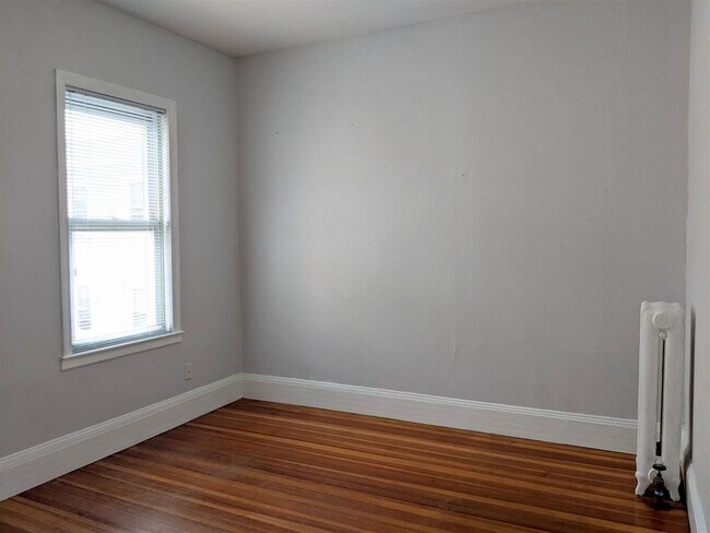 Building Photo - 18 Belknap St