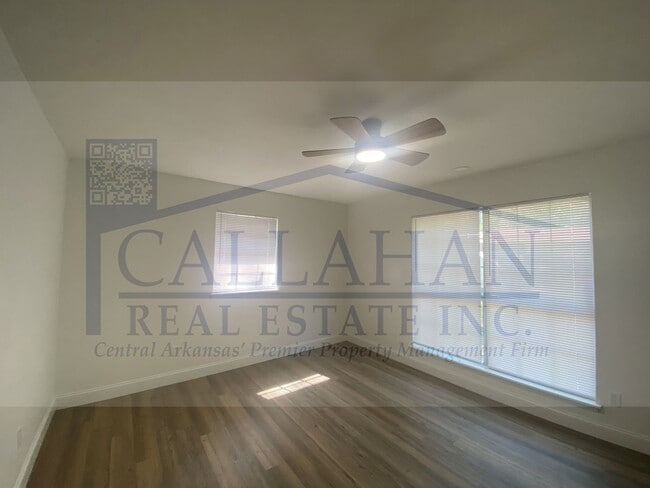 Building Photo - Southwest LR 4 Bedroom Home
