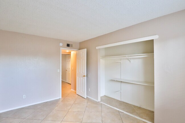 Building Photo - 2846 N 46th Ave