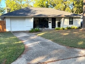 Building Photo - 2310 Hialeah Dr