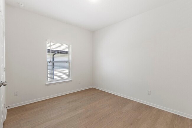 Building Photo - 11832 Whirlaway Dr