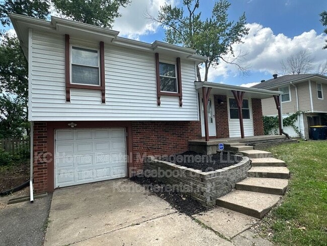 Building Photo - 5029 NE 56th Pl