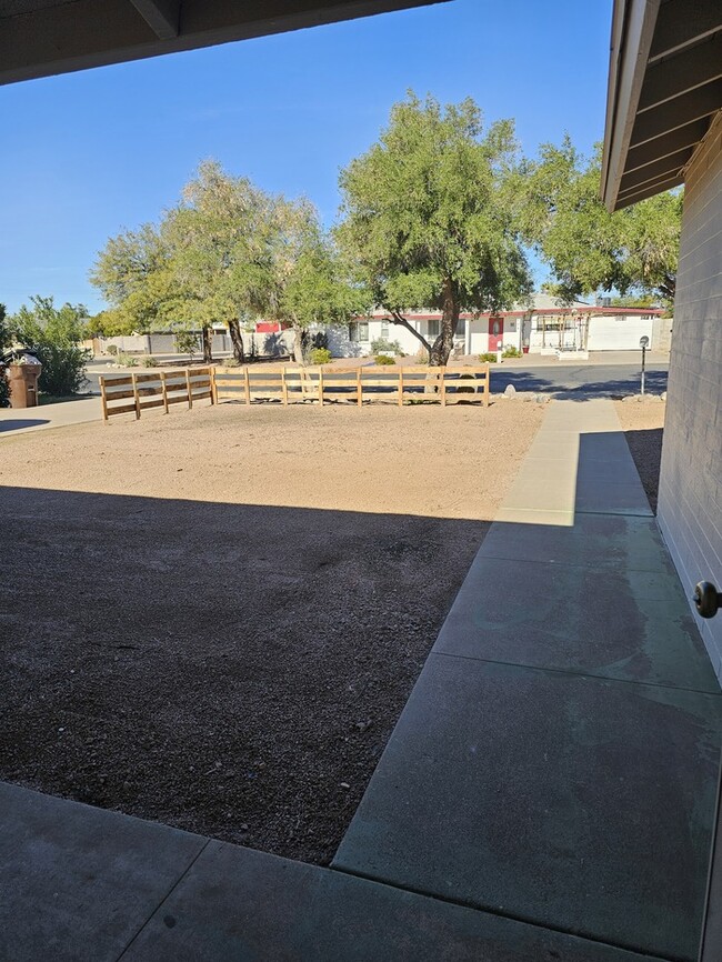 Building Photo - 739 W Padre Kino Dr