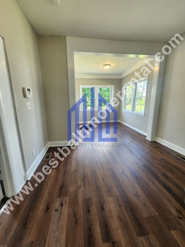 Building Photo - Spacious 8 Bedroom Single Family House in ...