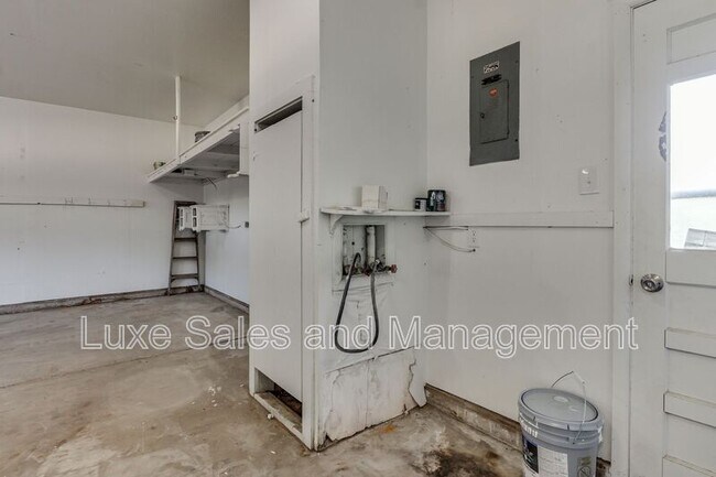 Building Photo - 3516 Mt Pleasant Dr
