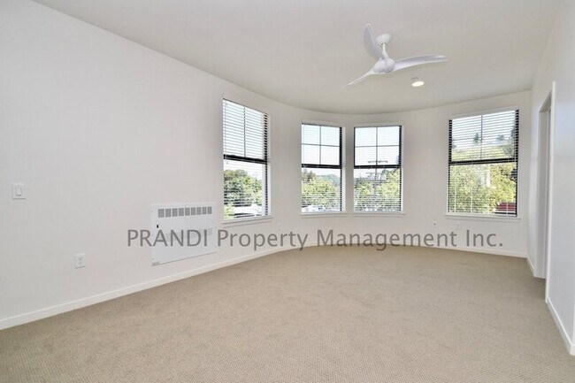 Building Photo - 107 G St