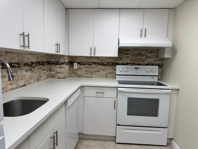 Building Photo - 401 Golden Isles Dr