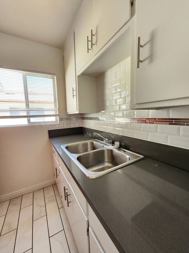 Building Photo - 18546 Clark St