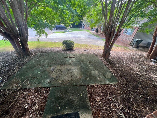 Building Photo - Center 628-630