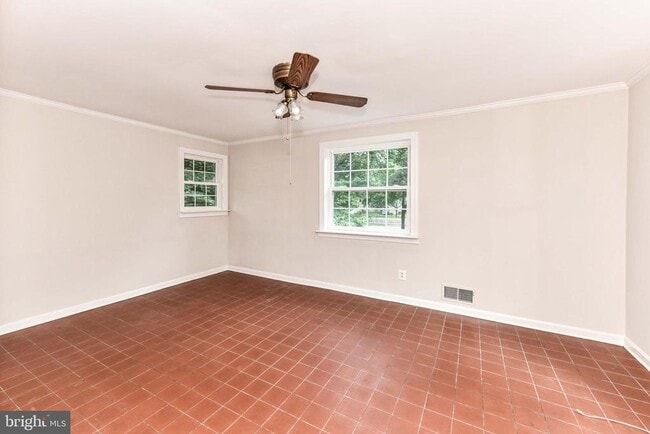 Building Photo - 419 S Barton St