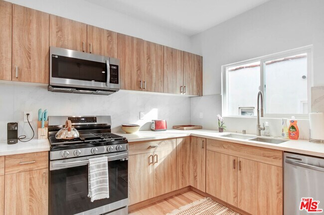 Building Photo - 434 N Ogden Dr