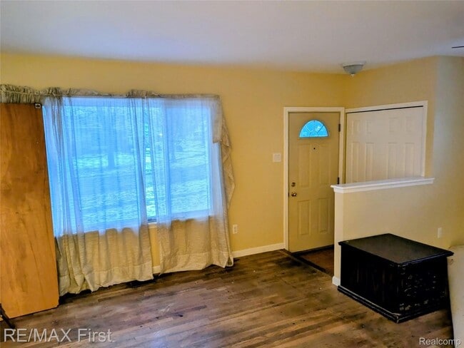 Building Photo - 247 Hecht Dr