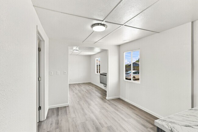 Building Photo - 30 Hawthorne Ave