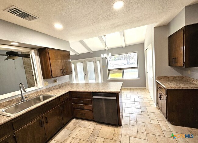 Building Photo - 118 Richardson Dr