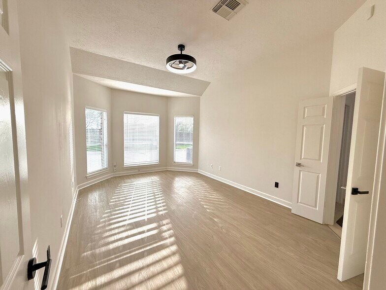 Building Photo - 3122 Gatesbury North Dr