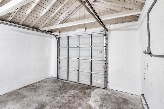 Building Photo - 1515 Sadlon Ave