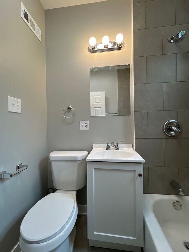 Building Photo - Newly Remodeled 3Bedroom house in Calumet ...