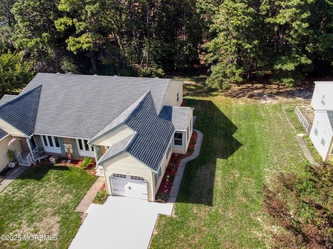 Building Photo - 12 Birchwood Dr