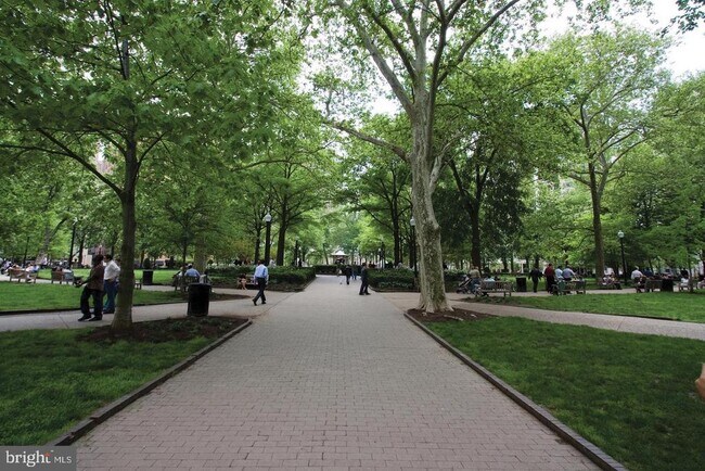 Building Photo - 224-30 W Rittenhouse Square