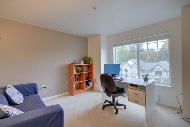 Building Photo - 18501 SE Newport Way