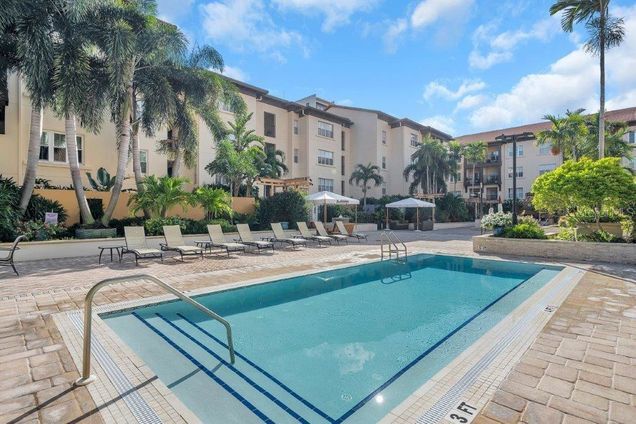 Building Photo - 200 4th Ave S