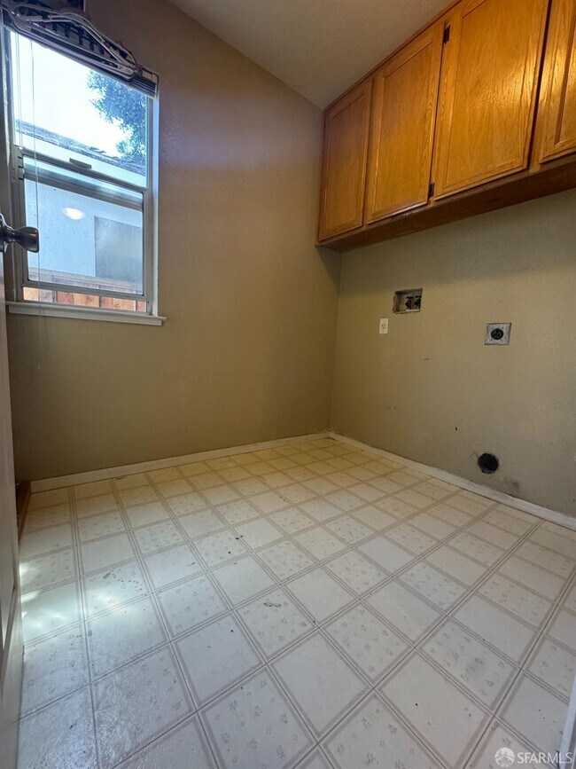 Building Photo - 4009 Pillsbury Ct