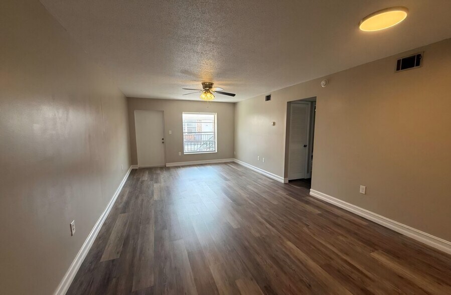 Building Photo - 190 E Olmstead Dr