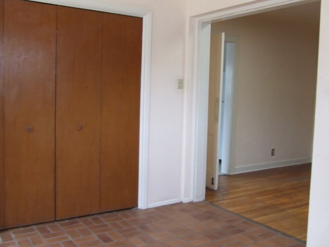 Building Photo - 412 E Baltimore Dr