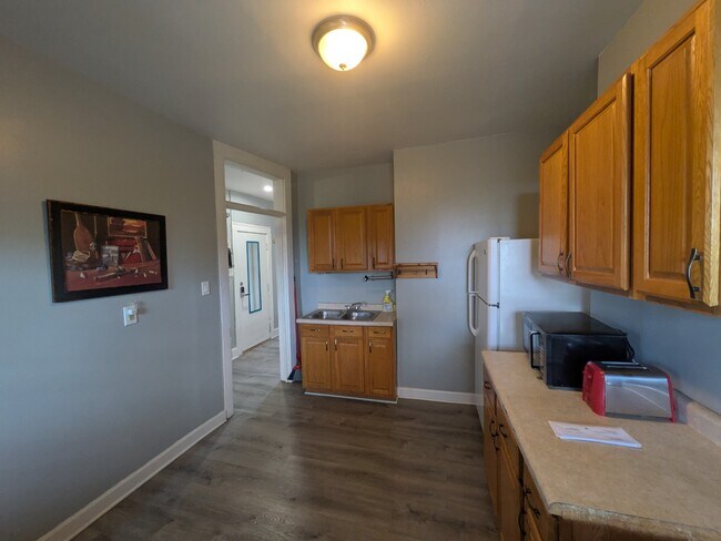 Building Photo - Updated 2BR/1BA in Pullman – Internet Incl...