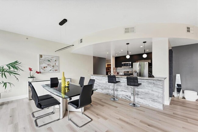 Building Photo - 525 E Jackson St