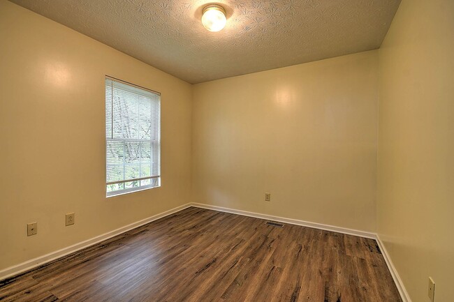 Building Photo - 303 Moorland Dr